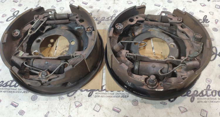Опорные щиты задние (96-01) дефект Jeep Cherokee XJ, оригинальный номер производителя OEM Опорные щиты задние дефект