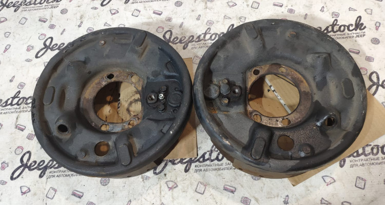 Опорные щиты задние (96-01) дефект Jeep Cherokee XJ, оригинальный номер производителя OEM Опорные щиты задние дефект
