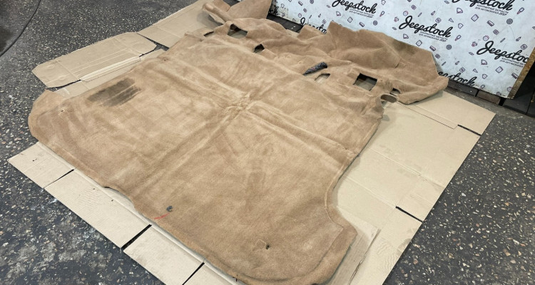 Ковровое покрытие задняя часть (Saddle) 2 Jeep Grand Cherokee ZG-ZJ, оригинальный номер производителя OEM Ковровое покрытие задняя часть (Saddle) 2