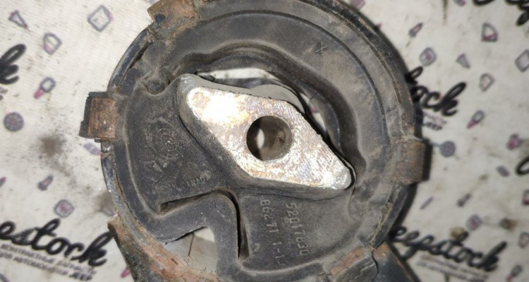 Опора двигателя правая LHD 4.0 Jeep Grand Cherokee ZG-ZJ, оригинальный номер производителя 52017830 OEM Опора двигателя правая LHD 4.0