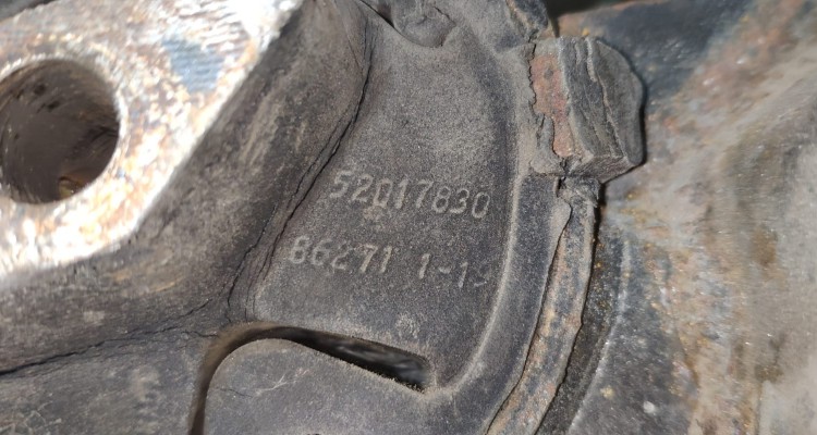 Опора двигателя правая LHD 4.0 Jeep Grand Cherokee ZG-ZJ, оригинальный номер производителя 52017830 OEM Опора двигателя правая LHD 4.0
