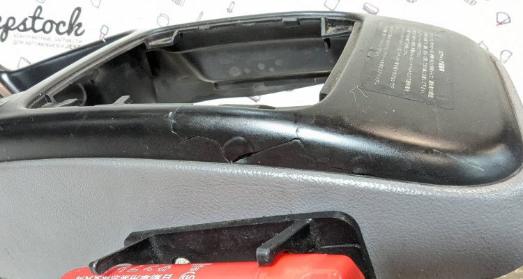  Напольная консоль в сборе 92-95 Quartz дефект