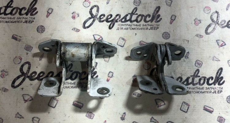  Петли левой двери Jeep Grand Cherokee WK2