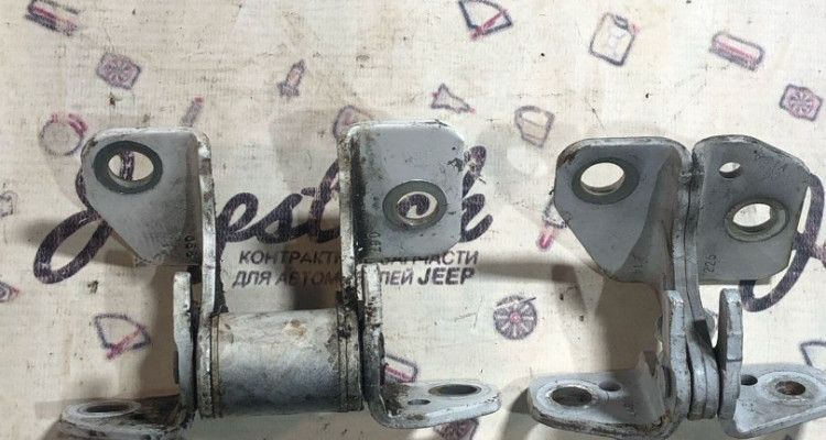  Петли левой двери Jeep Grand Cherokee WK2
