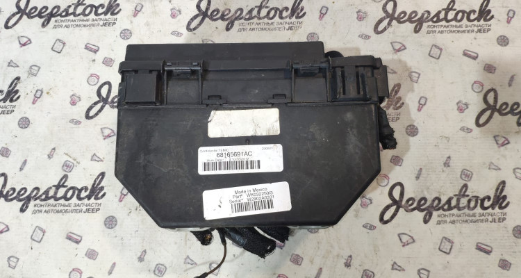  Блок предохранителей 68165691AC Jeep Grand Cherokee WK2