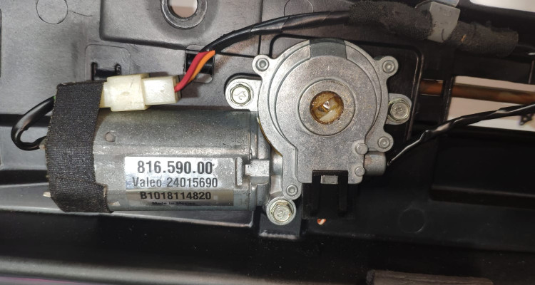  Люк в сборе дефект Jeep Grand Cherokee WG-WJ