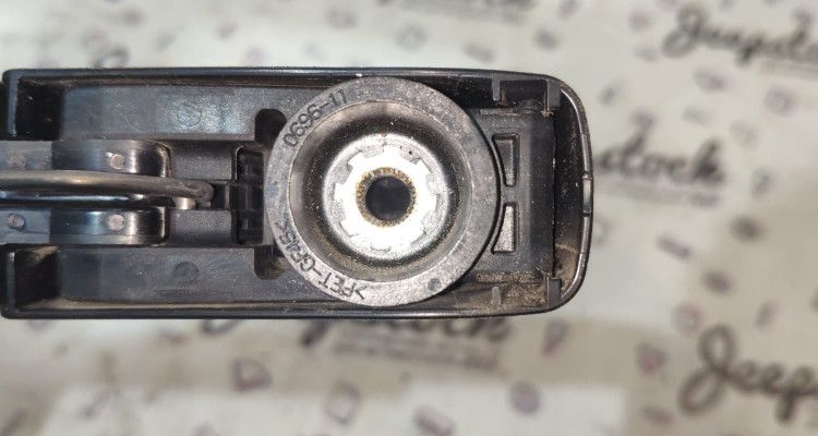  Поводок дворника 5ой двери Jeep Grand Cherokee WK2