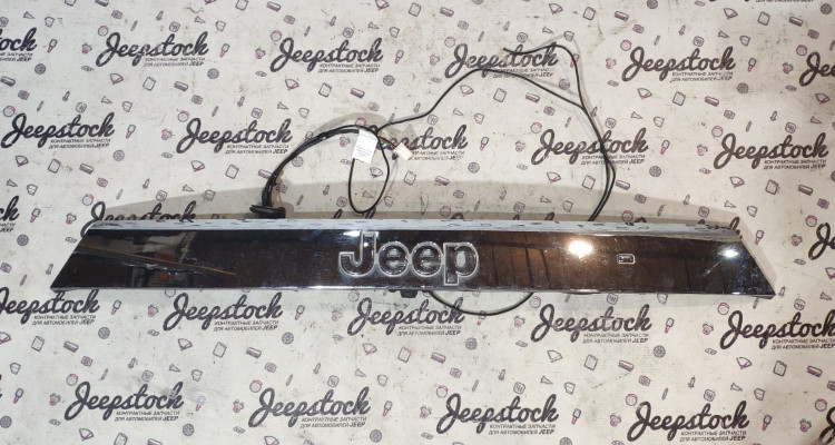  Накладка 5ой двери дорестайл Jeep Grand Cherokee WK2