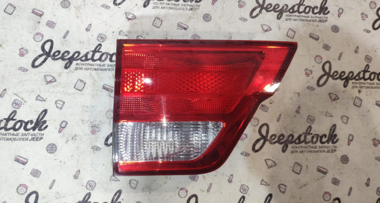  Фонарь задний левый внутренний Jeep Grand Cherokee WK2