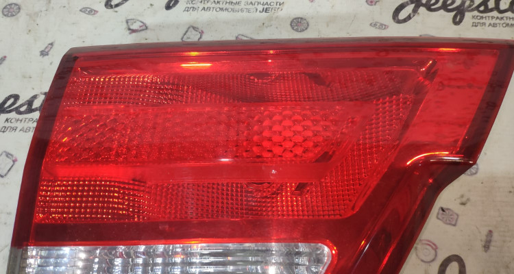  Фонарь задний левый внутренний Jeep Grand Cherokee WK2