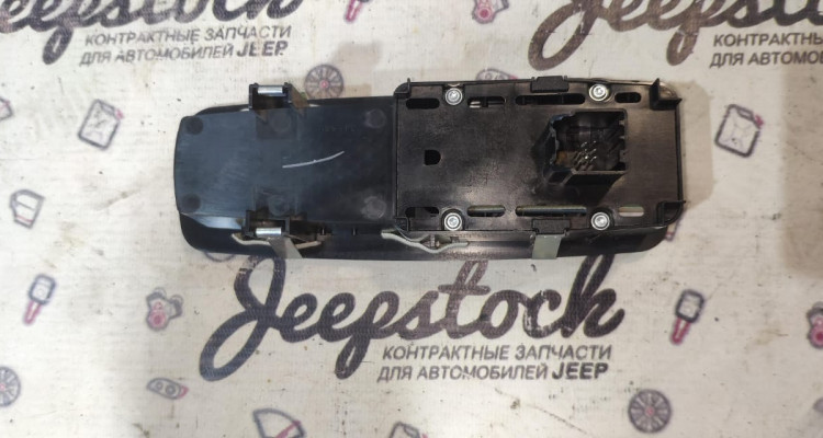  Блок управления стеклоподъемником пассажира Jeep Grand Cherokee WK2