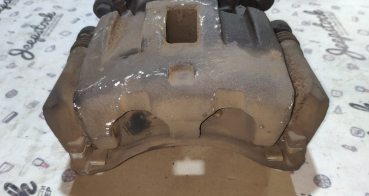  Комплект тормозных суппортов Akebono (3) Jeep Grand Cherokee WG-WJ