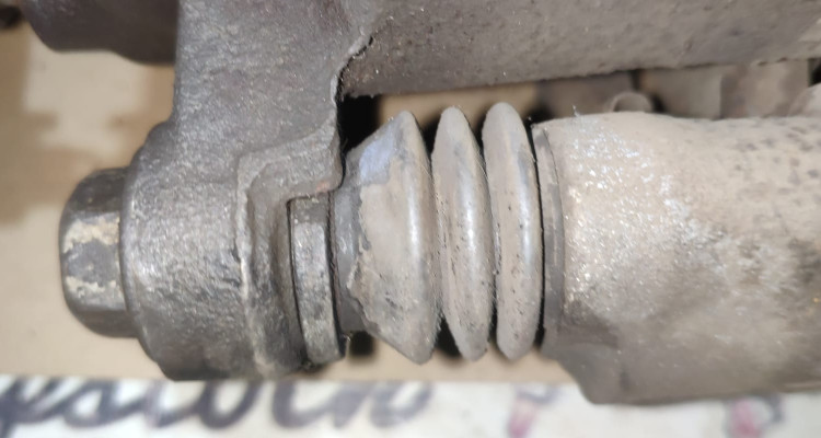  Комплект тормозных суппортов Akebono (3) Jeep Grand Cherokee WG-WJ