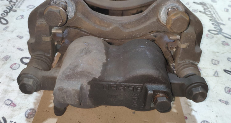  Комплект тормозных суппортов Akebono (3) Jeep Grand Cherokee WG-WJ