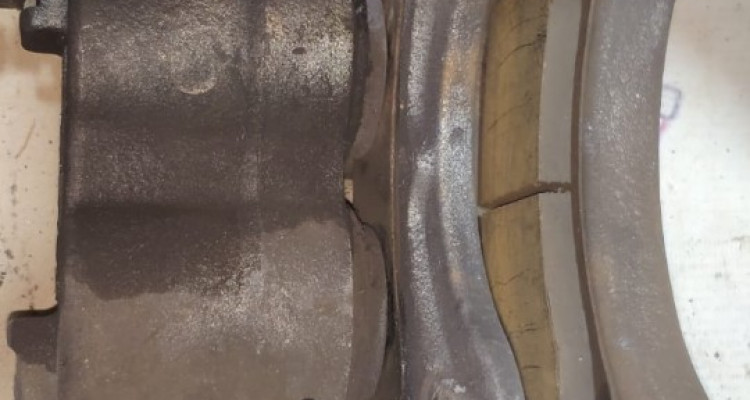  Комплект тормозных суппортов Akebono (4) Jeep Grand Cherokee WG-WJ