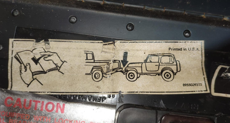  Крышка бардачка Jeep Wrangler YJ