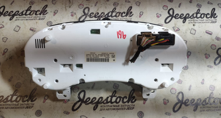  Щиток приборов 68186241AA Jeep Grand Cherokee WK2