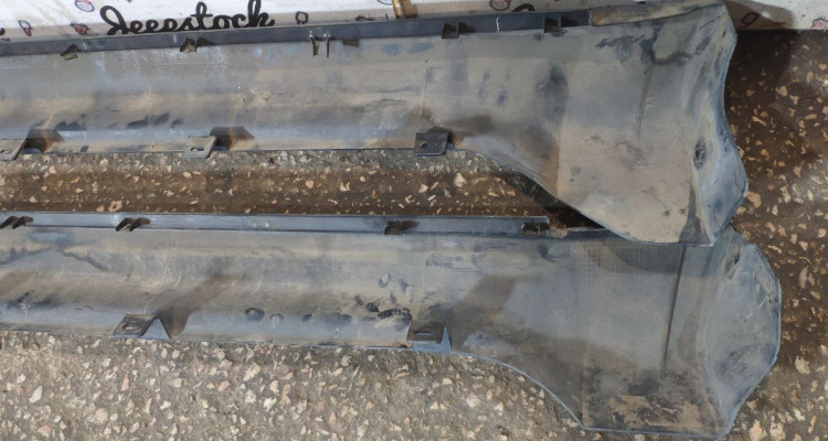  Накладки порогов уличные 2 Jeep Grand Cherokee WK2