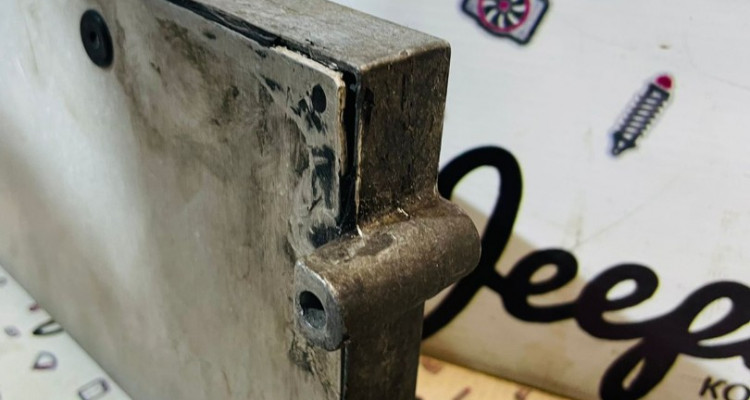  Блок управления Двс 4.0L P56041300 Jeep Grand Cherokee ZG-ZJ