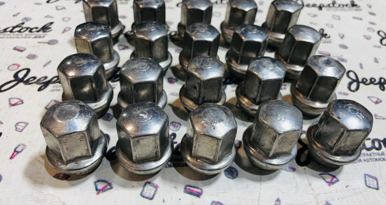  Комплект колесных гаек оригинал Jeep Grand Cherokee WK2
