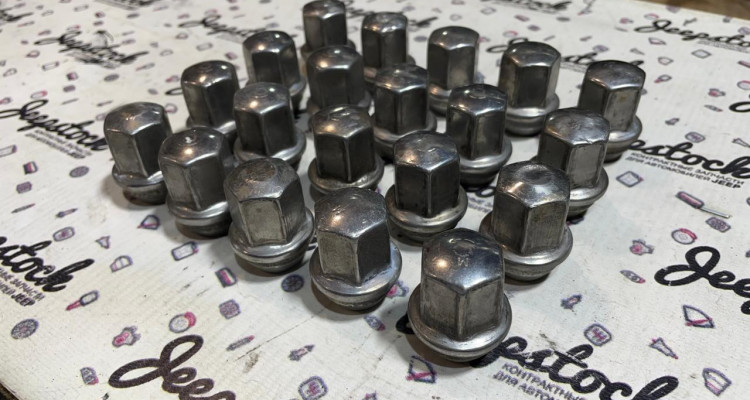  Комплект колесных гаек оригинал Jeep Grand Cherokee WK2