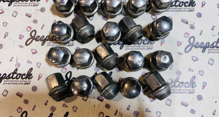  Комплект колесных гаек оригинал Jeep Grand Cherokee WK2