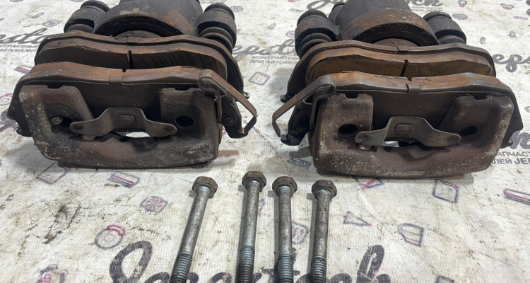  Комплект задних тормозных суппортов Jeep Comander ХК-ХН