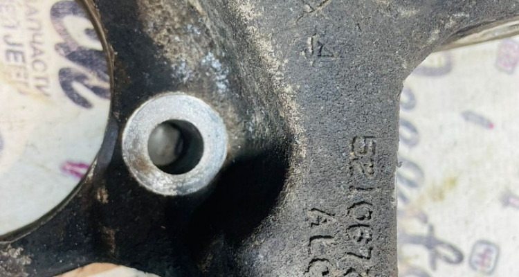  Кулак поворотный левый 4WD Dodge Ram 3 DR