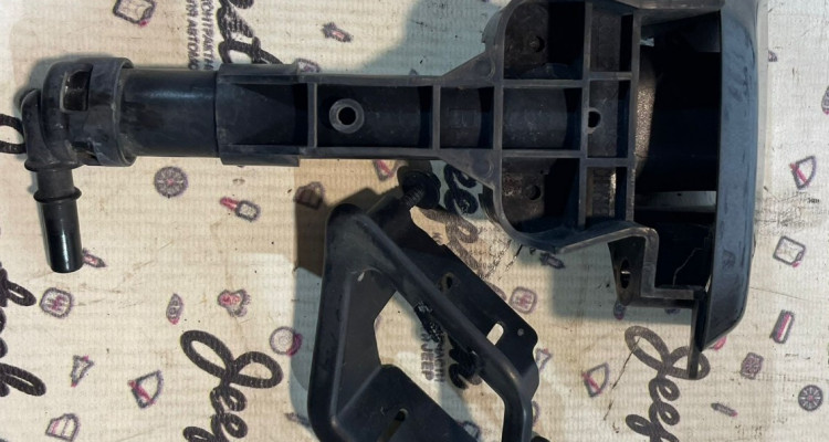  Форсунка омывателя фары правая Jeep Grand Cherokee WK2