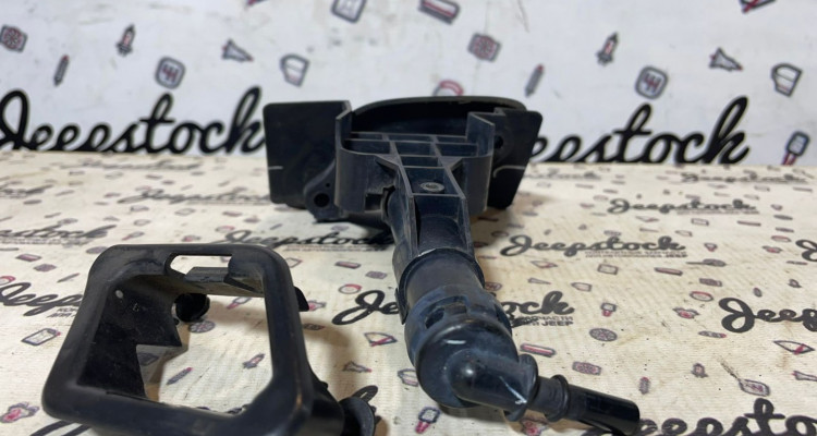  Форсунка омывателя фары правая Jeep Grand Cherokee WK2