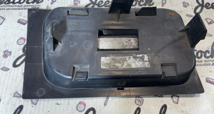  Заглушка буксировочного крюка бампера (левая) Jeep Grand Cherokee WK2