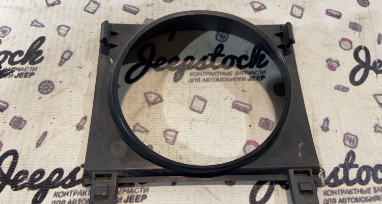  Накладка переднего бампера Jeep Grand Cherokee WK2