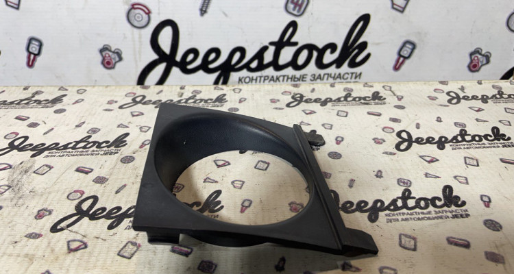  Накладка переднего бампера Jeep Grand Cherokee WK2