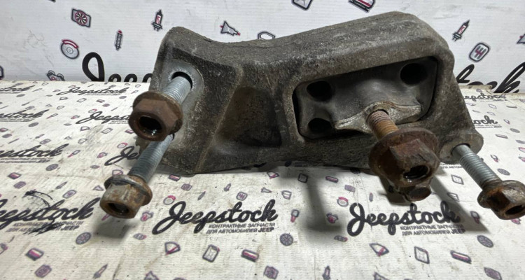  Опора двигателя правая 5.9L Dodge Ram 3 DR