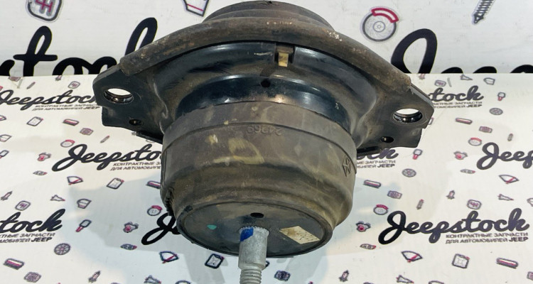  Опора двигателя 3.6L Jeep Grand Cherokee WK2