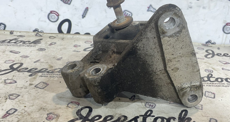  Опора двигателя левая 5.9L Dodge Ram 3 DR