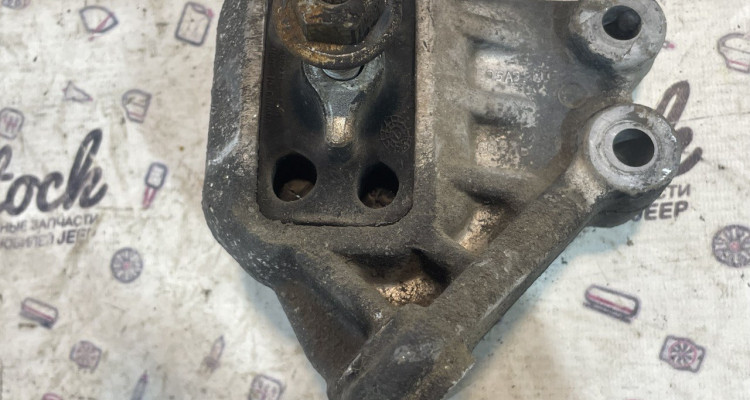  Опора двигателя левая 5.9L Dodge Ram 3 DR