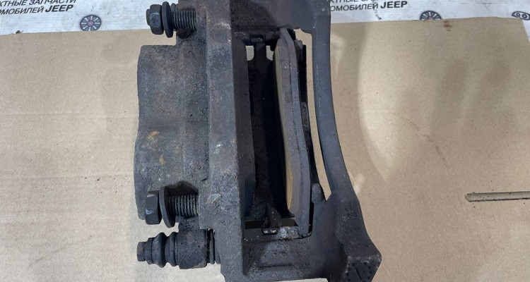  Суппорт тормозной передний правый Dodge Ram 3 DR