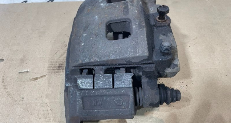  Суппорт тормозной передний правый Dodge Ram 3 DR
