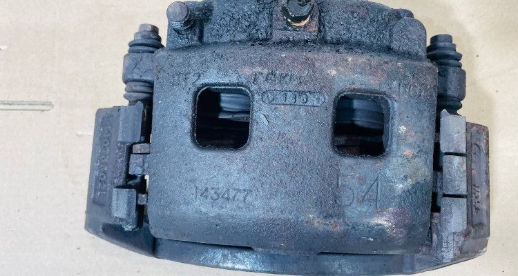  Суппорт тормозной передний левый Dodge Ram 3 DR