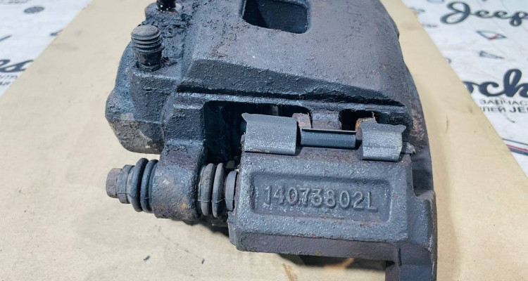  Суппорт тормозной передний левый Dodge Ram 3 DR