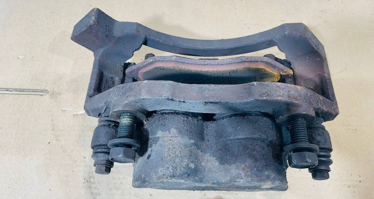  Суппорт тормозной передний левый Dodge Ram 3 DR