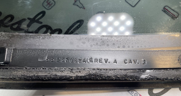  Форточка задней левой двери Dodge Durango DN