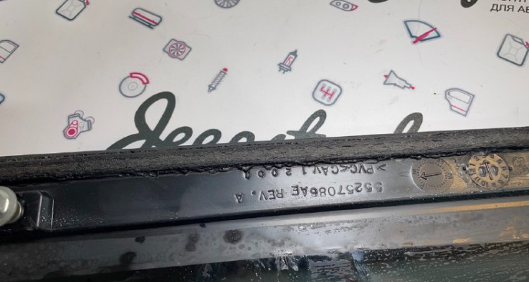  Форточка задней правой двери Dodge Durango DN