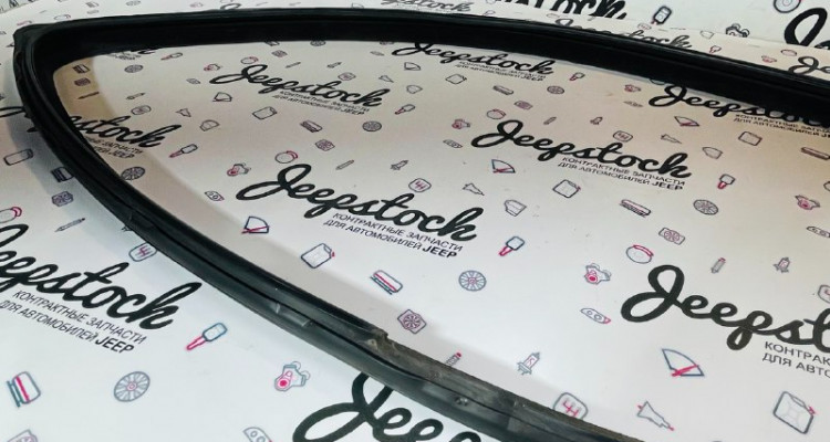  Уплотнитель стекла передней правой двери Dodge Durango DN