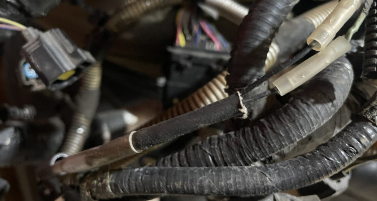  Жгут проводки моторной 5.7L RHD Jeep Grand Cherokee WK2