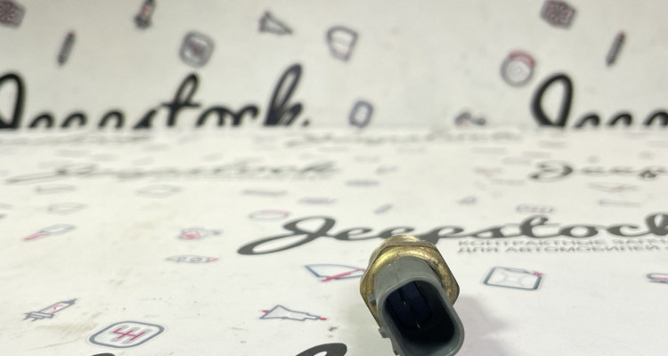  Датчик температуры двигателя 5.7L. Jeep Grand Cherokee WK2