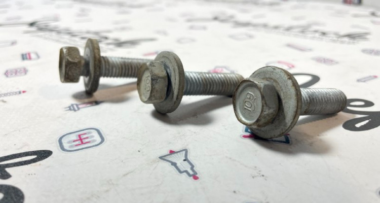  Болты крепления подушки АКПП 5.7L 65RFE Jeep Grand Cherokee WK2