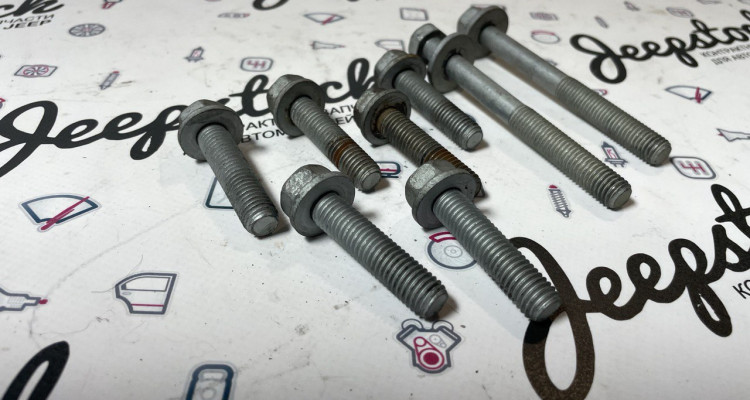  Болты крепления кронштейна опоры двигателя 5.7L Jeep Grand CherokeeWK2