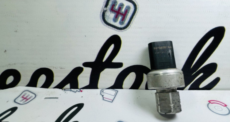  Датчик давления кондиционера 68156982АА 5.7L Jeep Grand Cherokee WK2